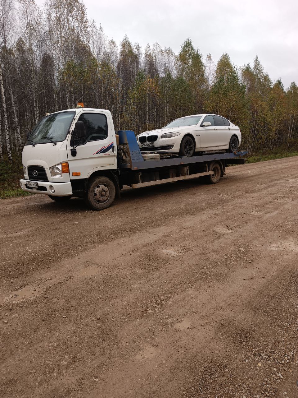 Эвакуатор Аслямов Караидель — Hyundai HD78 на дороге в лесу